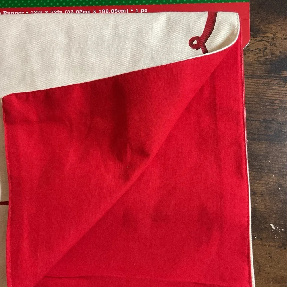 New Table Runner Sleighbell Bistro (13in‎ X 72in) Off White Red Green Bow